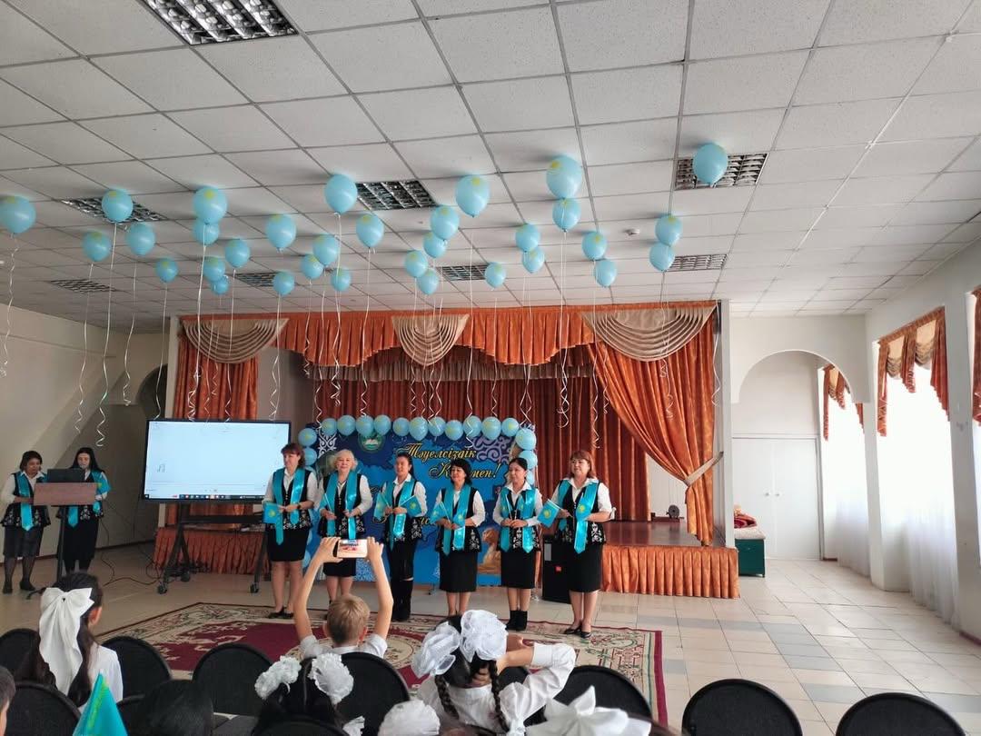 Біздің мектепте Қазақстан Республикасының Тәуелсіздік күніне арналған мерекелік концерт өтті.