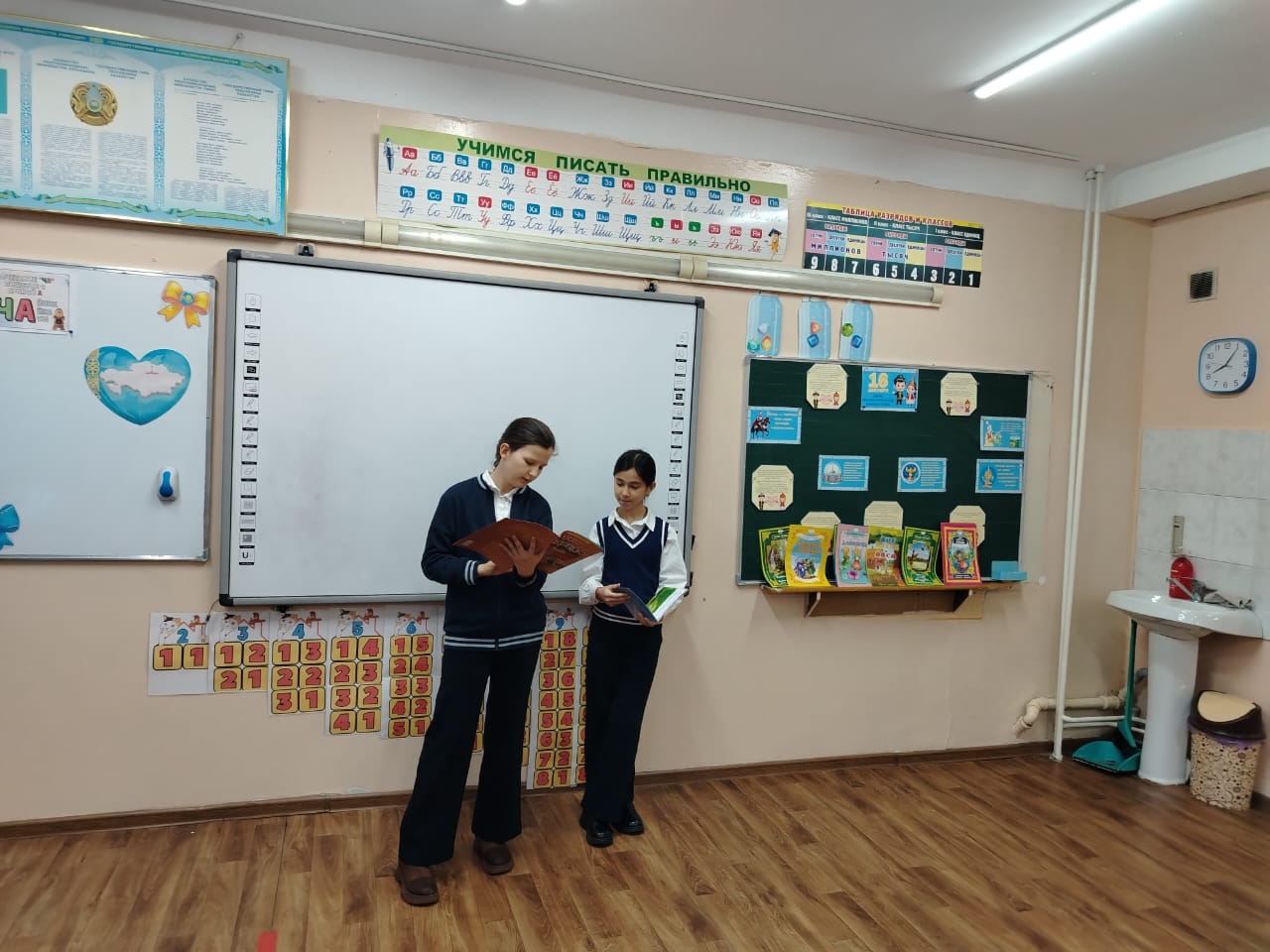 Жас оқырмандарға арналған «Дауыстап оқу»